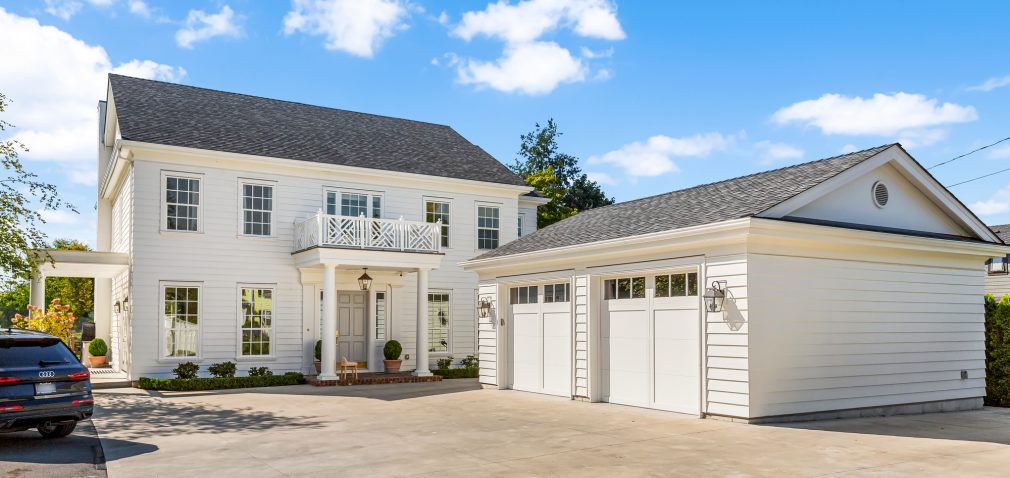 James Hardie® Plank Siding in Arctic White Siding contractors in Hartford, CT - working with siding planks, panels, shingles